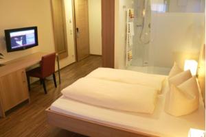 TV a/nebo společenská místnost v ubytování Hotel Garni Bernadette