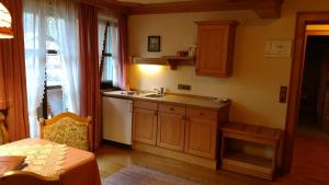 Köök või kööginurk majutusasutuses Hotel Neuwirt
