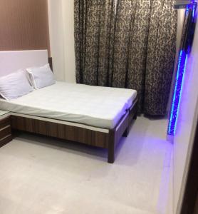 Postel nebo postele na pokoji v ubytování Hotel Antique - Colaba