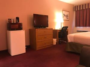 Μια τηλεόραση ή/και κέντρο ψυχαγωγίας στο Americas Best Value Inn Cedar City