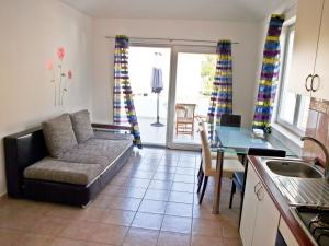 Kuchyň nebo kuchyňský kout v ubytování Apartments Nadia