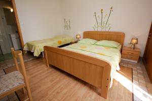 Postel nebo postele na pokoji v ubytování Apartments Nadia
