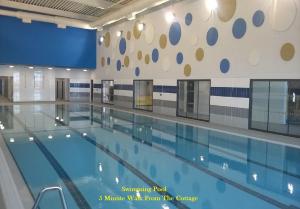 Swimmingpoolen hos eller tæt på Ayrshire Holiday Cottage