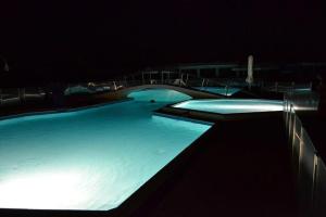 The swimming pool at or close to Oasi