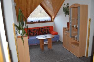 a living room with a couch and a table at Ubytovanie Sokolica in Červený Kláštor