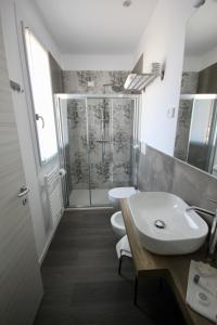 Koupelna v ubytování Pove 2.4 Hotel