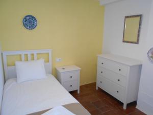 Postel nebo postele na pokoji v ubytování The Townhouse, Iznajar