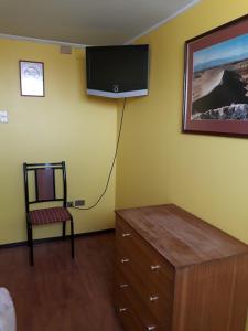 Televisi dan/atau pusat hiburan di Hotel Aymara