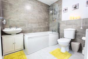 Bilik mandi di Northwood Park View +11 gambar