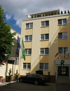 a building with a car parked in front of it at Hotel Kubrat an der Spree in Berlin