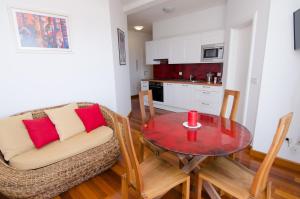 Kuchyň nebo kuchyňský kout v ubytování Villa Kos Murter Apartments