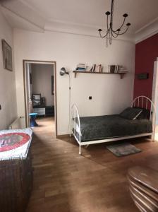 Galeriebild der Unterkunft cosy rare 2 bedroom apartment around a private garden in Neuilly-sur-Seine