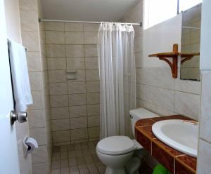 Ванная комната в Hostal Miramar