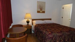 Postel nebo postele na pokoji v ubytování Golden Lion Motel