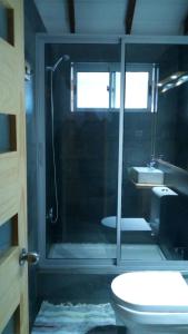 Koupelna v ubytování Lackuntur Pucón departamentos