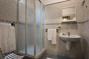 Koupelna v ubytování Hotel Aganoor + 37 fotografií