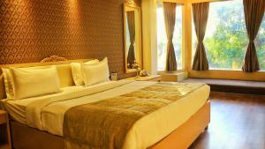 Postel nebo postele na pokoji v ubytování Dee Marks Airport Hotel & Resorts