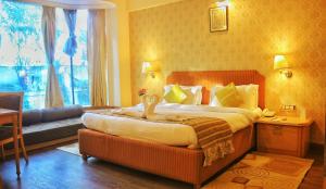 Postel nebo postele na pokoji v ubytování Dee Marks Airport Hotel & Resorts