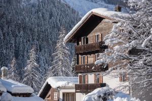 Hotel Signal during the winter