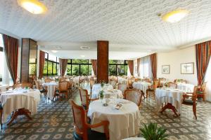 En restaurang eller annat matställe på Hotel Caravel