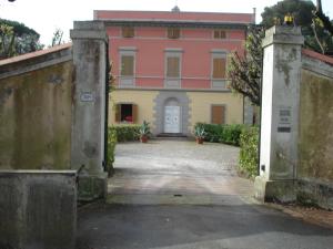 Fotografia z galérie ubytovania Monolocale in villa v destinácii Castiglioncello