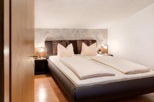 A bed or beds in a room at Appartementhaus Bergland