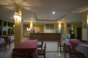 Εστιατόριο ή άλλο μέρος για φαγητό στο Amphawaree