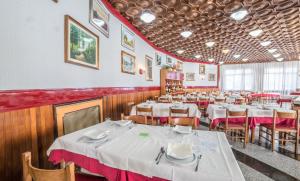A restaurant or other place to eat at Grand Hotel Europa Rivisondoli Centro