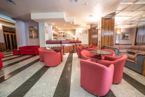 A seating area at Grand Hotel Europa Rivisondoli Centro