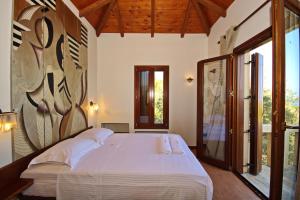 アロニソス・オールドタウンにあるAlonissos Poikilma Villas exclusive luxury villas in nature with private poolsのギャラリーの写真