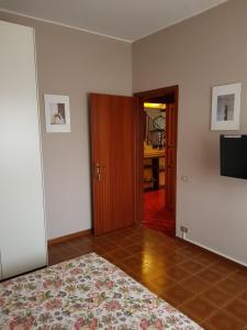 TV a/nebo společenská místnost v ubytování Allevamento B&B
