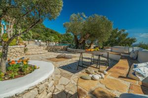 Vonkajšia záhrada v ubytovaní Askos Stone Villa - the Island Panorama