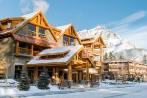 Moose Hotel and Suites under vintern