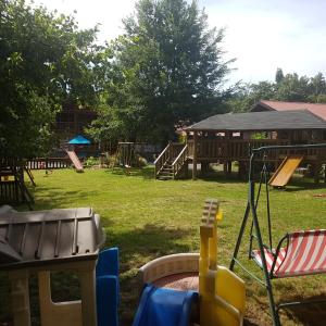 Parquinho infantil em Santa Maria Pucon