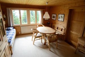 a kitchen with a table and chairs in a room at Oreas (724 Du) in Valbella