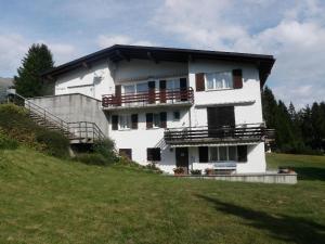 Το κτήριο όπου στεγάζεται  το διαμέρισμα +3 φωτογραφίες