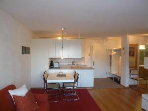 a kitchen and living room with a table and chairs at Sil Bot (220 Kn) in Lenzerheide