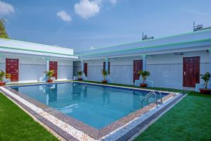 a swimming pool in the backyard of a house at Hotel Nguyên Toàn in Phú Quốc