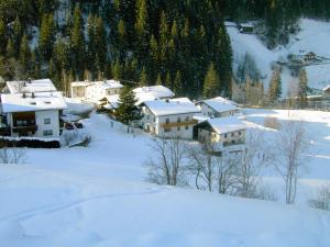 a small village covered in snow with houses at Apart Susi in See