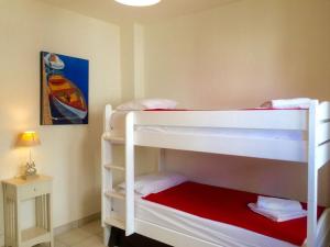 Двуетажно легло или двуетажни легла в стая в Villa en primera linea