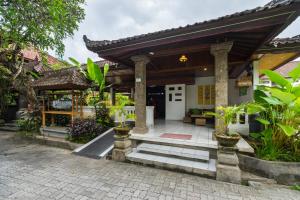 a courtyard of a house with a building at Bali Wirasana Inn in Sanur