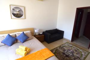 A seating area at Lana Villa