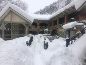 Hotel Restaurant Kakhaberi v zimě