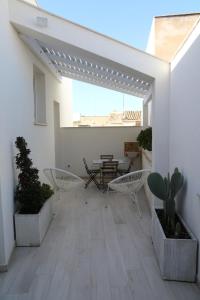 A balcony or terrace at Anna & Salvo's House