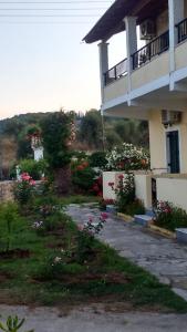 Gallery image of Rose Garden Rooms in Moraitika