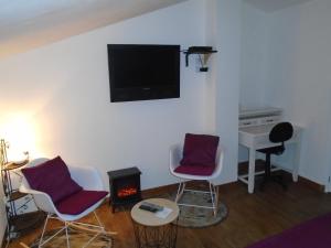 A television and/or entertainment center at 43 Rue des Quarts