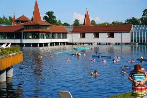 Bazén v ubytovaní Valloris Apartments alebo v jeho blízkosti