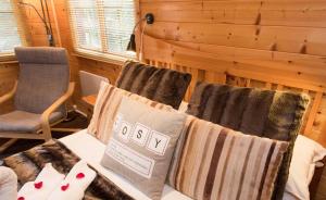 Predel za sedenje v nastanitvi Cypress Log Cabins Accommodation