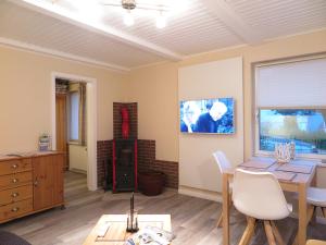 TV a/nebo společenská místnost v ubytování Ferienhaus Till & Lotte