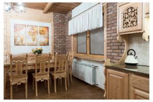 Kuchyňa alebo kuchynka v ubytovaní Apartamenty Góralski DACH NAD GŁOWĄ